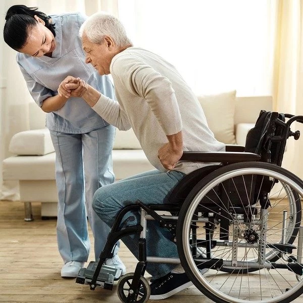 Ponudba ročnih invalidskih vozičkov in drugih medicinskih pripomočkov za izposojo